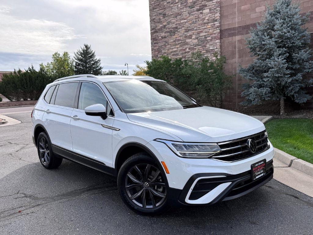 Used 2023 Volkswagen Tiguan SE AWD/4WD image 2