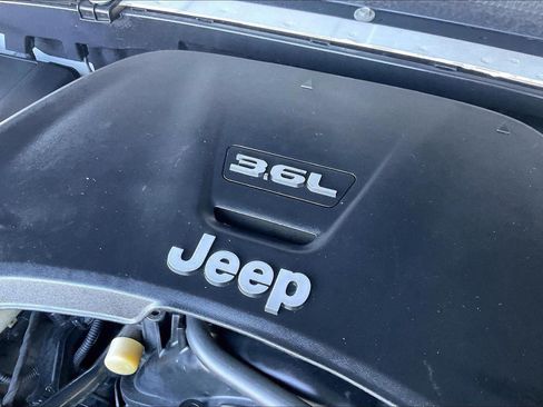 Used 2018 Jeep Wrangler Unlimited Sport S AWD/4WD image 30