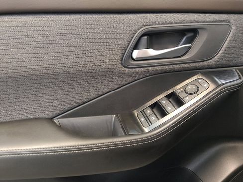 Used 2022 Nissan Rogue SV FWD image 27