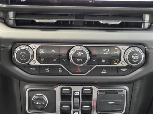 New 2025 Jeep Wrangler Sahara w/ Technology Group image 19