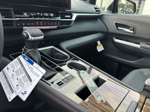 New 2026 Toyota Sienna Platinum image 23