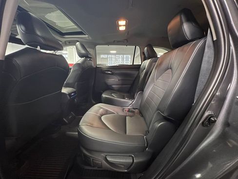Certified 2022 Toyota Highlander XLE image 16