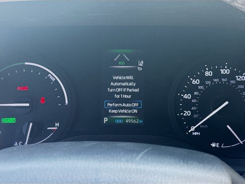 Used 2024 Toyota Sienna XLE FWD image 11