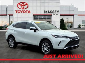 Used 2024 Toyota Venza XLE video 1