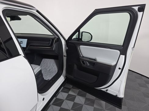 Used 2023 Rivian R1S Adventure AWD/4WD image 18