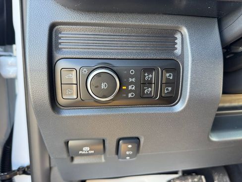 New 2026 Ford F250 Lariat w/ Black Appearance Package image 28