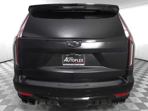 Used 2023 Cadillac Escalade V w/ LPO, ONYX Package AWD/4WD image 5