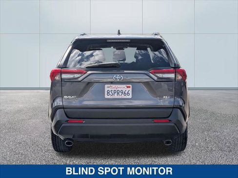 Used 2019 Toyota RAV4 XLE FWD image 4