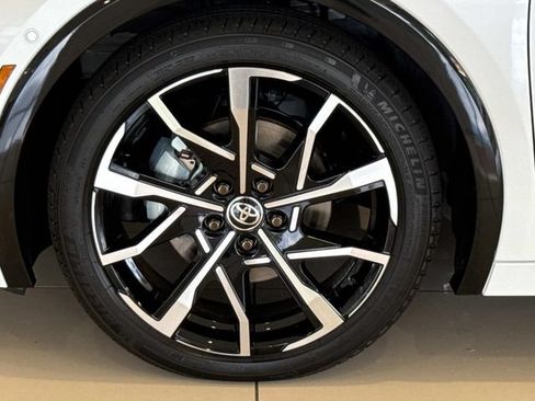 New 2026 Toyota Prius Plug-In Hybrid FWD image 4
