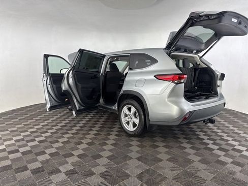 Used 2023 Toyota Highlander L image 16