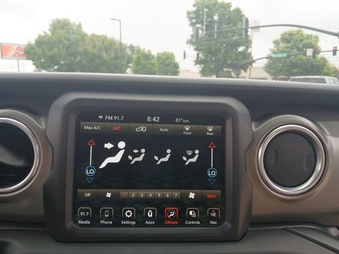 Used 2018 Jeep Wrangler Unlimited Rubicon AWD/4WD image 13