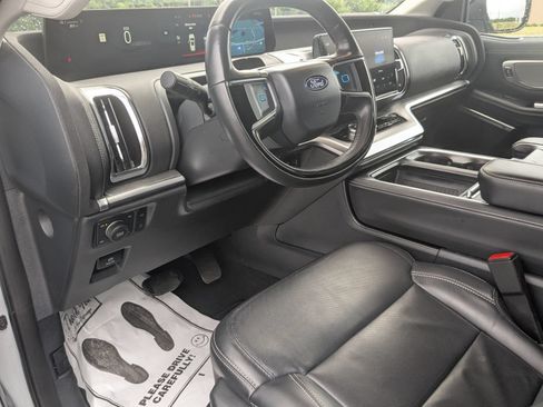 Used 2025 Ford Expedition Platinum AWD/4WD image 15
