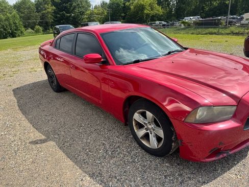Used 2012 Dodge Charger SE RWD image 9