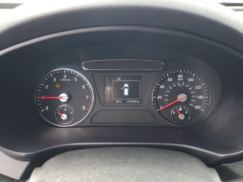 Used 2017 Kia Sorento LX image 19