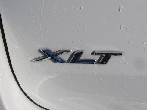 Used 2021 Ford Explorer XLT w/ Equipment Group 202A image 8