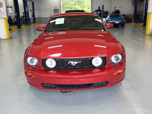 Used 2005 Ford Mustang GT Premium RWD image 2