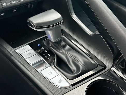 Used 2023 Hyundai Elantra Limited w/ Preferred Accessory Package FWD image 20