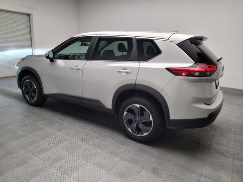 Used 2025 Nissan Rogue SV AWD/4WD image 3