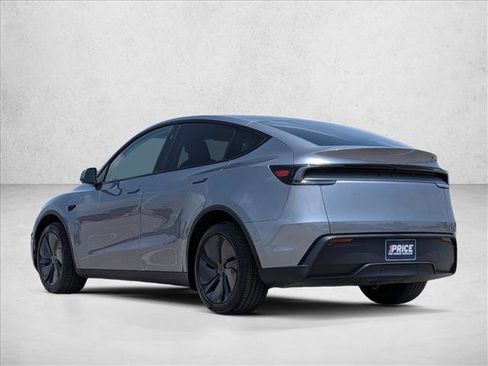 Used 2026 Tesla Model Y 2WD image 8
