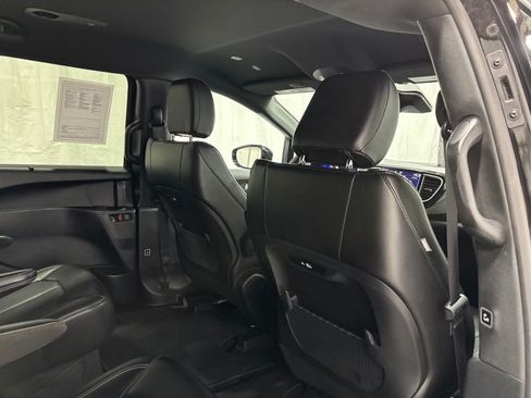 Used 2025 Chrysler Pacifica Select FWD image 51