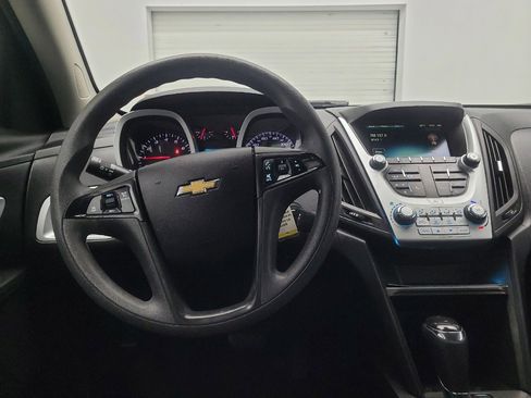 Used 2017 Chevrolet Equinox LS image 22
