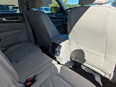 New 2026 Volkswagen Atlas SE image 30