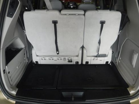 Used 2011 Chrysler Town & Country Touring-L w/ Trailer Tow Group FWD image 31