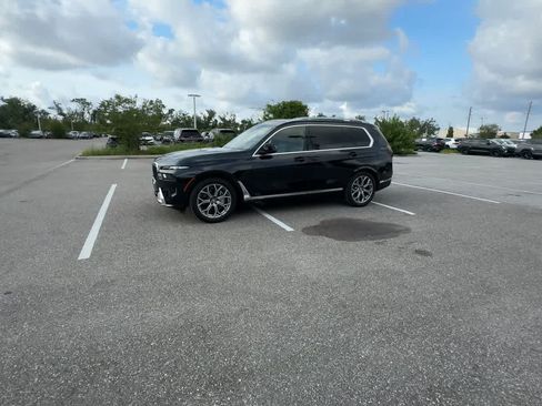Used 2025 BMW X7 xDrive40i AWD/4WD image 4