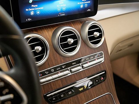 Used 2022 Mercedes-Benz GLC 300 4MATIC image 15