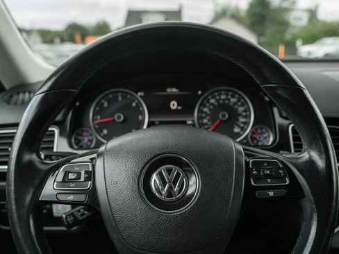 Used 2016 Volkswagen Touareg Sport AWD/4WD image 17