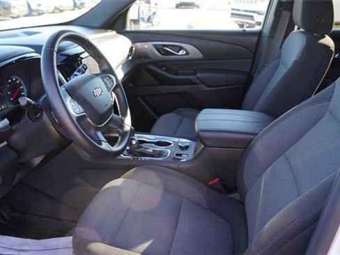 Used 2023 Chevrolet Traverse LT image 21