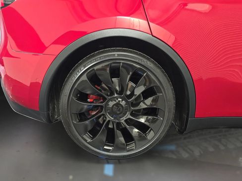 Used 2023 Tesla Model Y Performance AWD/4WD image 18