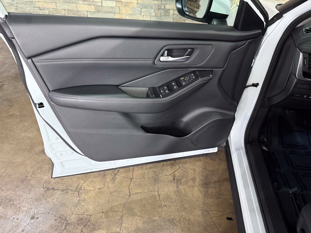Certified 2025 Nissan Rogue SV w/ SV Premium Package FWD image 9