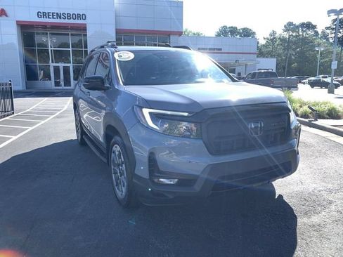 Used 2025 Honda Passport Black Edition image 2