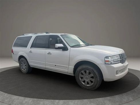 Used 2012 Lincoln Navigator L 4WD image 7