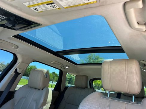 Used 2016 Land Rover Range Rover Sport HSE image 16