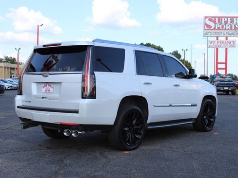 Used 2016 Cadillac Escalade Luxury AWD/4WD image 4