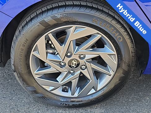 Certified 2024 Hyundai Elantra Blue image 12