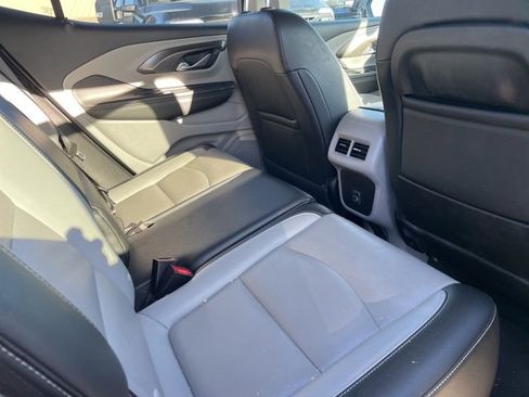 Used 2024 GMC Terrain SLT image 9