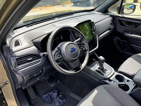 Used 2025 Subaru Forester Premium AWD/4WD image 14