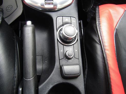 Used 2017 Toyota Yaris iA image 22