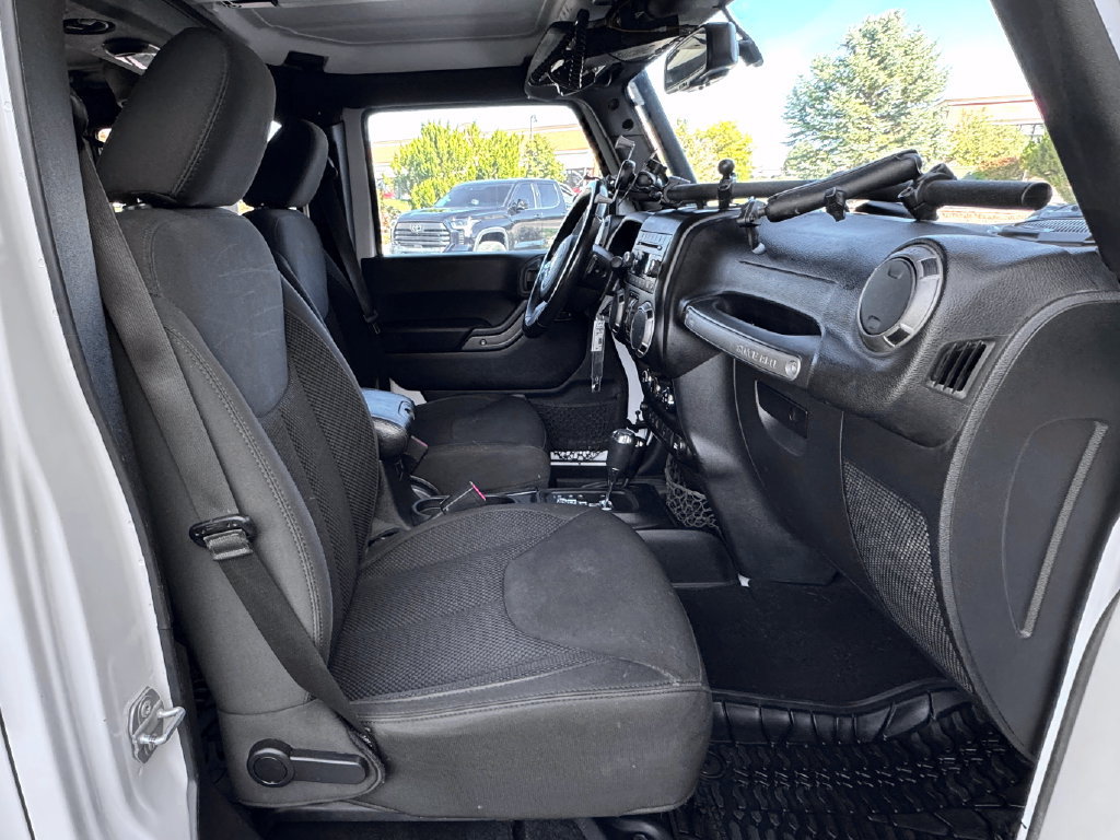 Used 2017 Jeep Wrangler Unlimited Sport AWD/4WD image 31