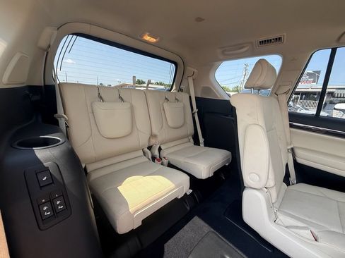 Used 2023 Lexus GX 460 Premium w/ Accessory Package AWD/4WD image 27