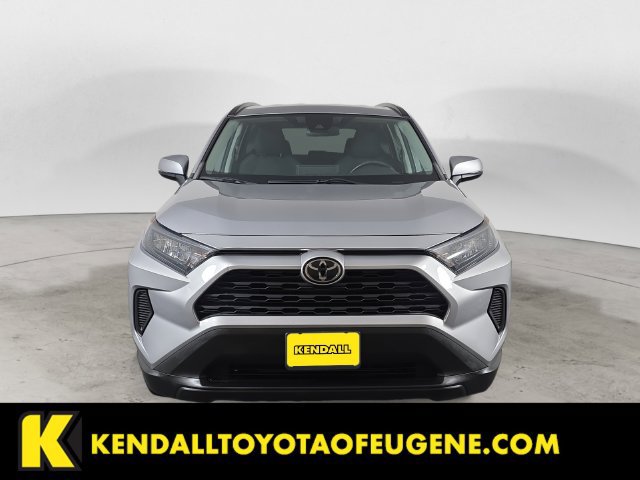 Used 2021 Toyota RAV4 LE AWD/4WD image 2