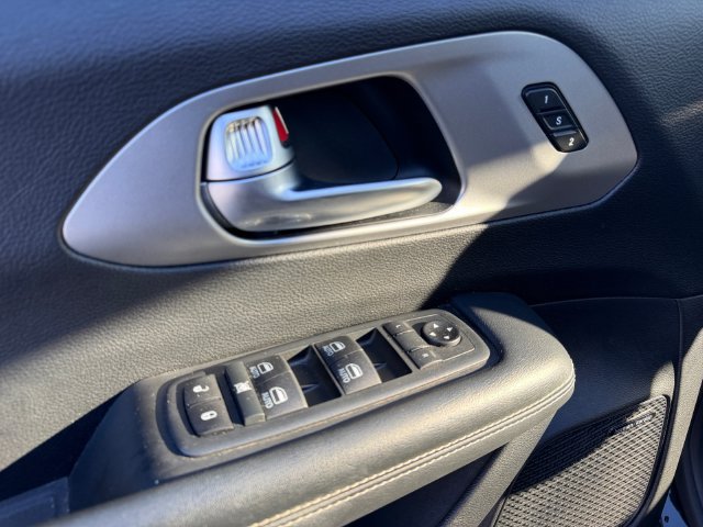 Used 2020 Chrysler Pacifica Touring-L Plus w/ Advanced Safetytec Group FWD image 10