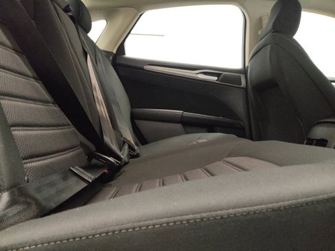 Used 2020 Ford Fusion SE FWD image 19