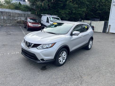 Used 2019 Nissan Rogue Sport SV w/ Technology Package AWD/4WD image 2