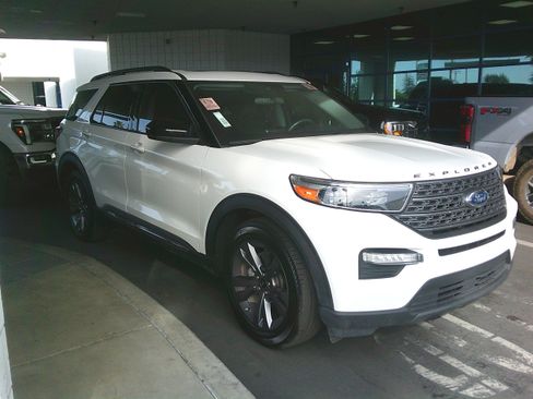Used 2023 Ford Explorer XLT w/ Equipment Group 202A image 1