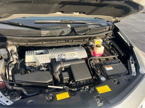Used 2013 Toyota Prius V Five image 13