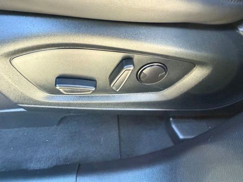 Used 2022 Ford Explorer XLT w/ Equipment Group 202A image 20